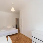 Houze Four Bedroom Near Zoo * Lisbon